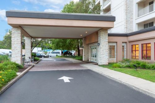 an arrow is painted on a street in front of a building at Holiday Inn Express Hotel & Suites Philadelphia - King of Prussia by IHG in King of Prussia