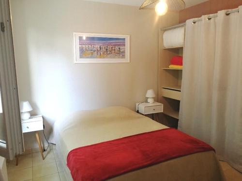 En eller flere senge i et værelse på VILLA THALIA