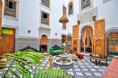 a room with a fountain in the middle of a building at RIAD CHAHD PALACE in Fez