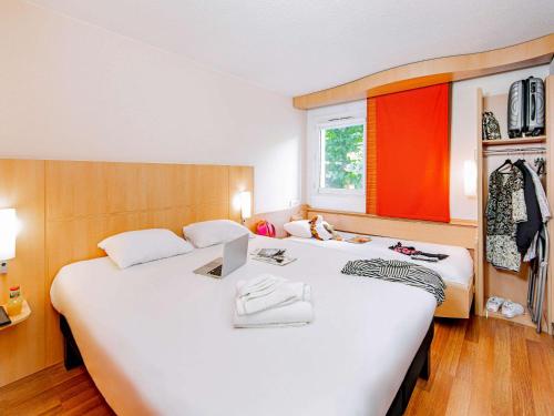 Postel nebo postele na pokoji v ubytování ibis Mulhouse Centre Filature
