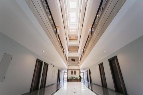 an empty corridor in a building with ceilings at The Centris Hotel Phatthalung in Phatthalung