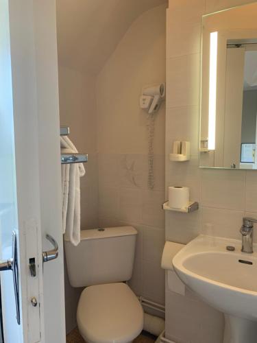 Vonios kambarys apgyvendinimo įstaigoje Hotel Anne De Bretagne BLOIS