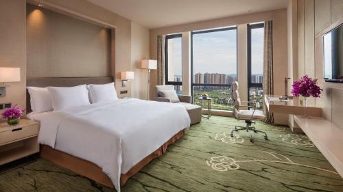 Postel nebo postele na pokoji v ubytování Holiday Inn Chongqing University Town by IHG