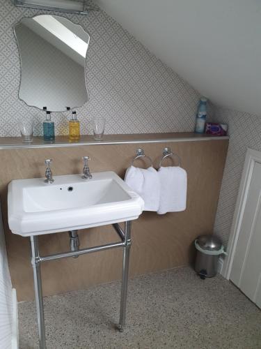 Ett badrum på Strathmore Guest House