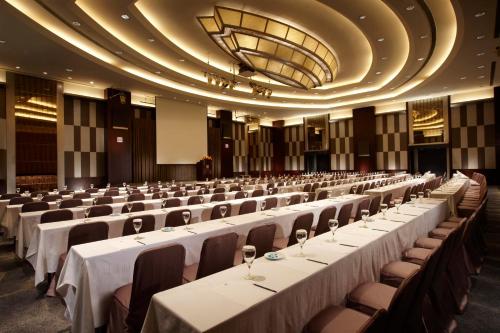 a large banquet hall with white tables and chairs at Ambassador Hotel Hsinchu in Hsinchu City