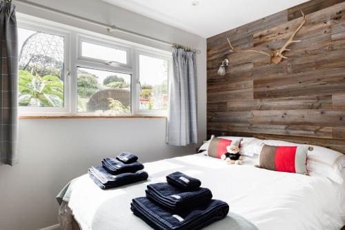 a bedroom with a bed with towels on it at The Annexe - Stoke Fleming in Stoke Fleming