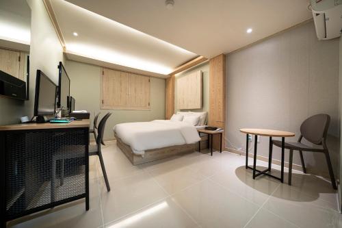 Una habitación en Suwon Sunstar Hotel
