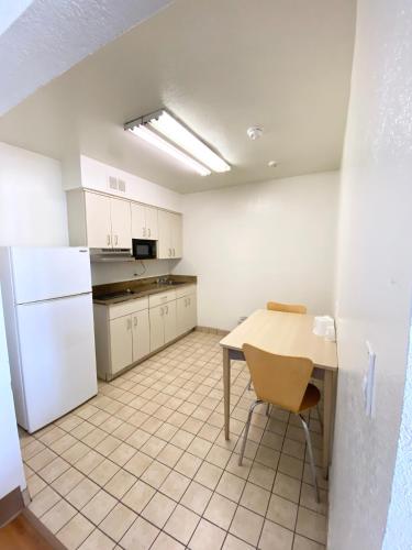 Kuchyň nebo kuchyňský kout v ubytování Motel 6-Port Allen, LA - Baton Rouge