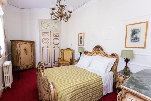 a bedroom with a bed and a chandelier at Castelo Santa Catarina in Porto