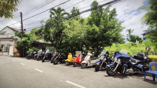 a row of motorcycles parked on the side of a street at Pano Solar Guest House (พาโน โซล่า เกสเฮ้าส์ ) in Trat
