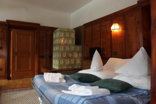 a hotel room with a bed with towels on it at Residenze Sonnenschein Casa Rosa in Villabassa