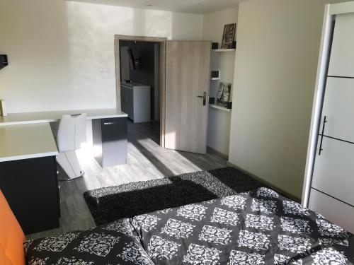 Postel nebo postele na pokoji v ubytování Apartmán v úplnom centre