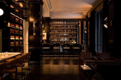 Kimpton Gray Hotel Chicago, an IHG Hotel Image