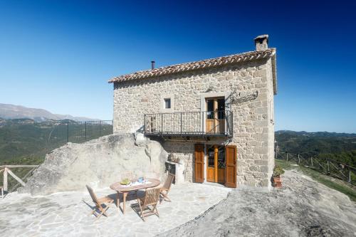 2 bedrooms chalet with jacuzzi and furnished garden at Meschia