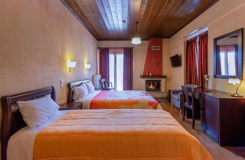 Un pat sau paturi într-o cameră la Hotel Oreades