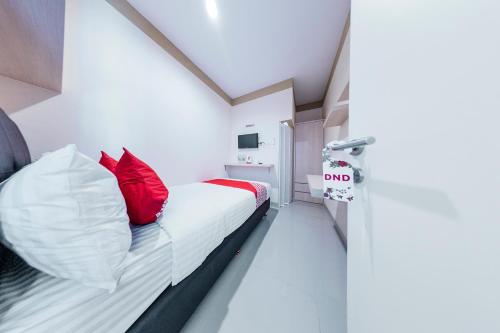 Un ou plusieurs lits dans un hébergement de l'établissement SUPER OYO 478 Balcon Biru