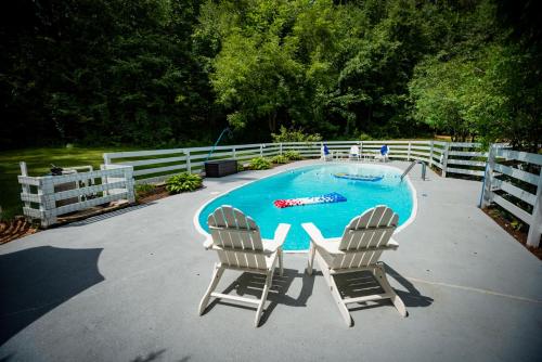 Swimmingpoolen hos eller tæt på Arcady Mountain Motor Lodge