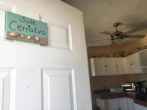 a kitchen with a sign that reads suite carolina at Villa Paraíso in La Ventana
