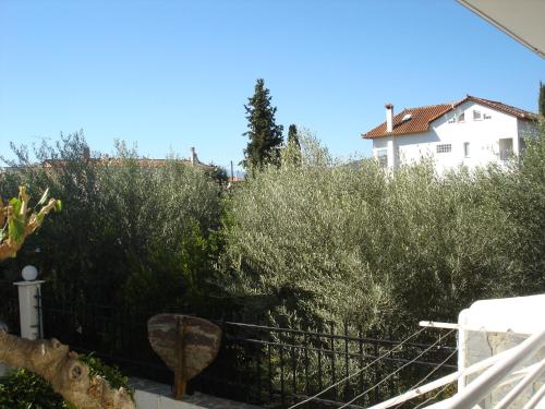 Imagen de la galería de 3 BDS-5min. walk to the BEACH, en Tolo