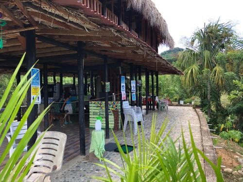 Taman di luar Hostal Brisas del Campo