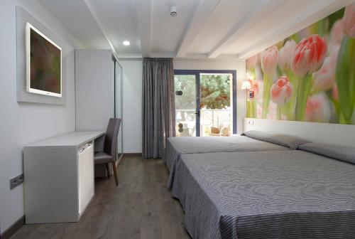 Giường trong phòng chung tại Hotel Amaraigua – All Inclusive – Adults Only