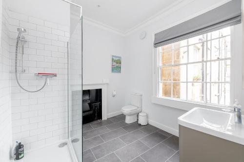 Gallery image of Spacious Maisonette with Parking - 10 mins walk from Bath Abbey - 2 Bed & 2 Bath in Bath