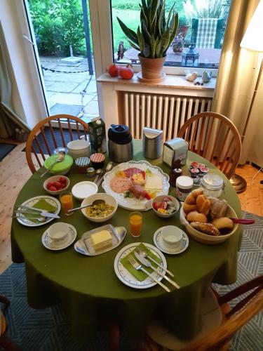 Makanan di atau berdekatan apartmen