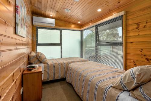a bedroom with two beds and a window at Karoola Cottage Self Contained in Lilydale