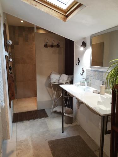 Un baño de La Colombe