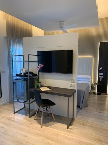 Televisyen dan/atau pusat hiburan di Hotel Gardenia