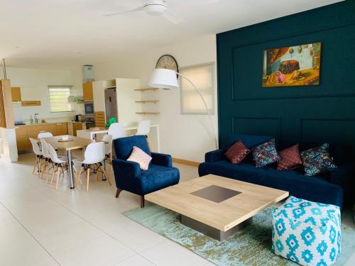 Posezení v ubytování Latitude Luxury Duplex