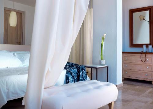 Ένα ή περισσότερα κρεβάτια σε δωμάτιο στο Luxury Crete Villa Sea View Villa Private Pool Ocean Front 3 Bdr Nikolaos