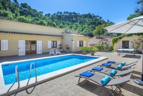The swimming pool at or close to Owl Booking Villa Vallori - 5 Min Walk to the Beach