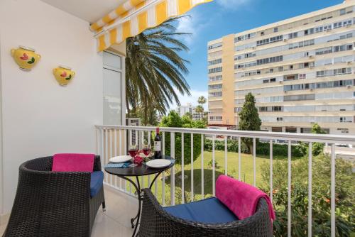 Fabulous sunny second floor apartment - Edificio Europark - overlooking gardens and pools.