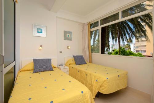 Fabulous sunny second floor apartment - Edificio Europark - overlooking gardens and pools.