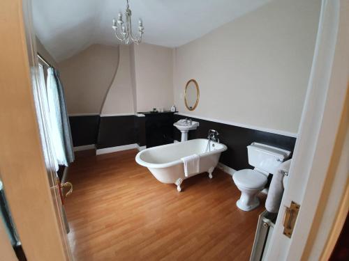 Un baño de Best Western Moore Place Hotel
