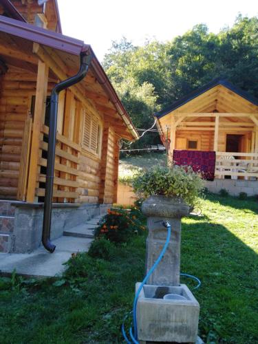 a house with a water fountain in the yard at Vikendica Mijajlović 2 in Kuršumlija