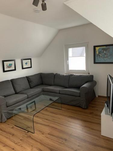 Χώρος καθιστικού στο zentrales Dachgeschossapartment in Leichligen