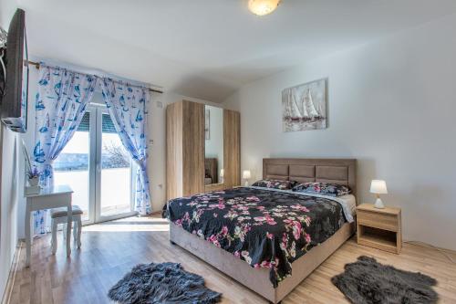 Postel nebo postele na pokoji v ubytování Luxury House Cesarica