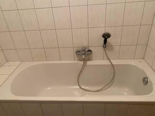 Photo de la galerie de l'établissement TOP LAGE 2 Zimmerwohnung mit Balkon und bester Aussicht in OG 2 links, à Rostock