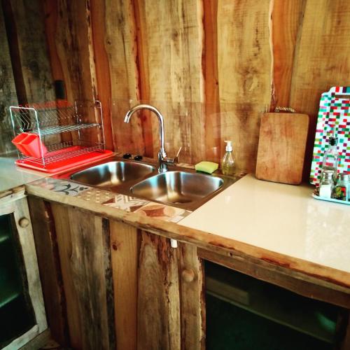 a kitchen with a sink and a counter top at Cabaña Cajón del Maipo in San José de Maipo