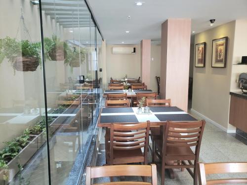 Een restaurant of ander eetgelegenheid bij Villa Park Hotel Fortaleza - antes Hotel Villamaris
