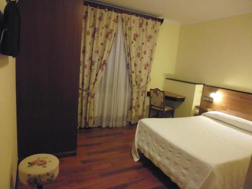 a hotel room with a bed and a window at Cruceiro do Monte in Tui