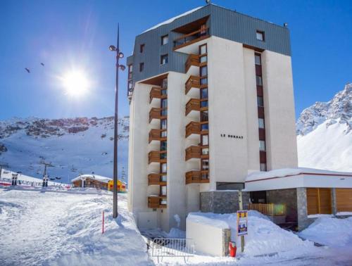 L'établissement Appartement Tignes Val Claret sur les pistes en hiver