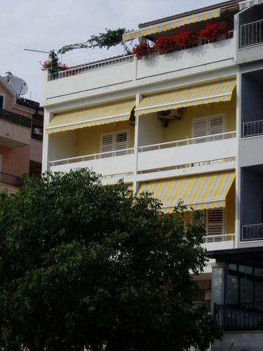 Gallery image of Apartments and Rooms Nikša in Podgora