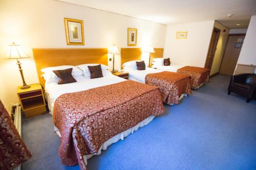 Ένα ή περισσότερα κρεβάτια σε δωμάτιο στο Whitewater Hotel & Spa