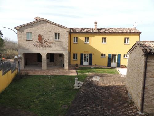 a house with a painting of a horse on a bike on it at Il Ristoro Del Viandante in Offagna