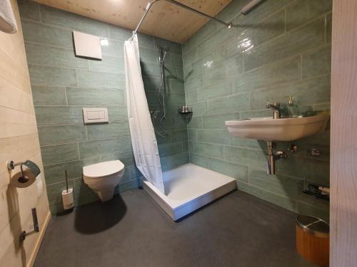 Koupelna v ubytování ViVa B&B Urmein