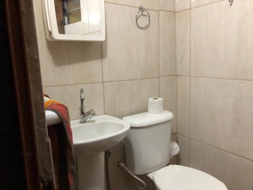 a small bathroom with a toilet and a sink at Solar dos Vilela in Vargem Bonita