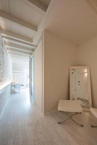 a dressing room with a mirror and a bed at Scaravelli Residenza in Mantova